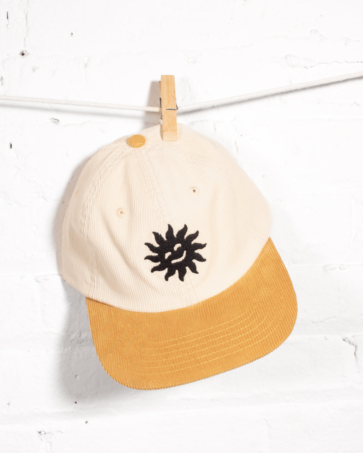 SUN corduroy hat - yellow/white
