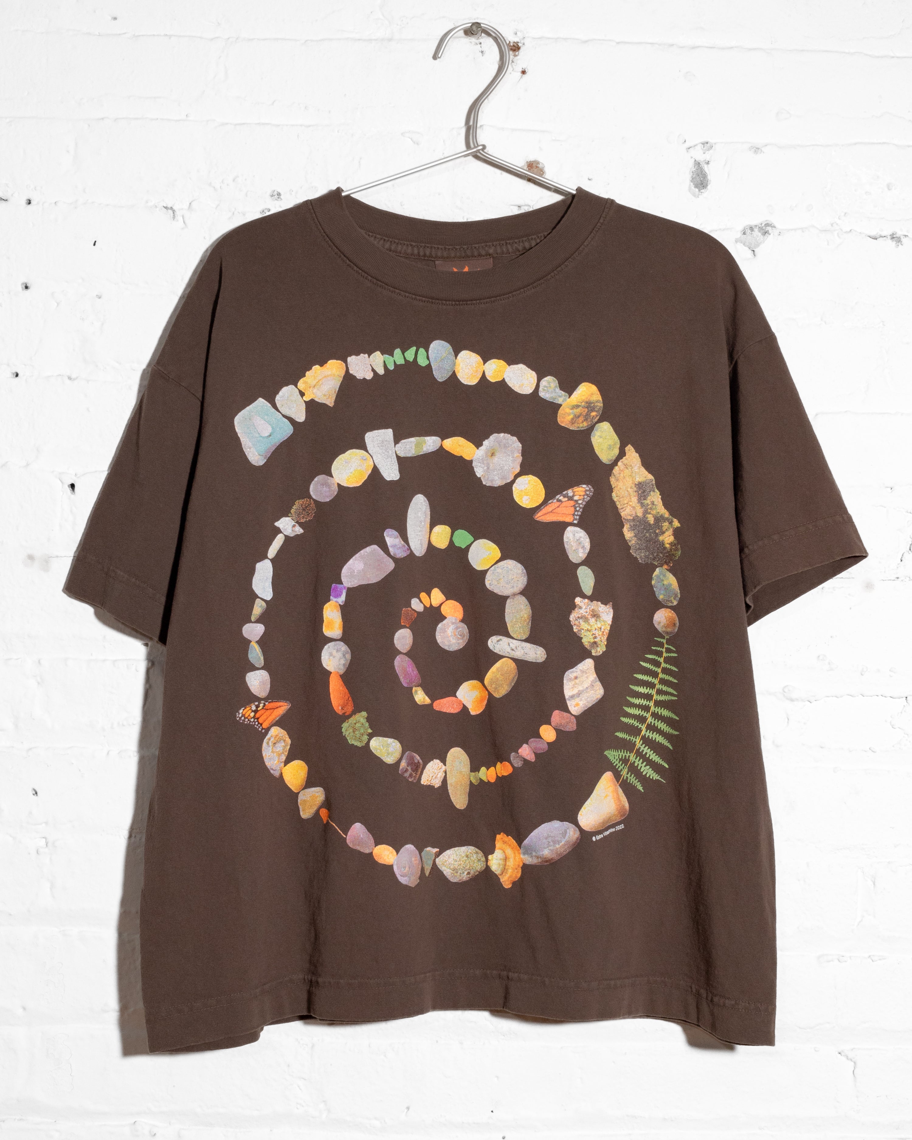 I M SPIRALING tee brown