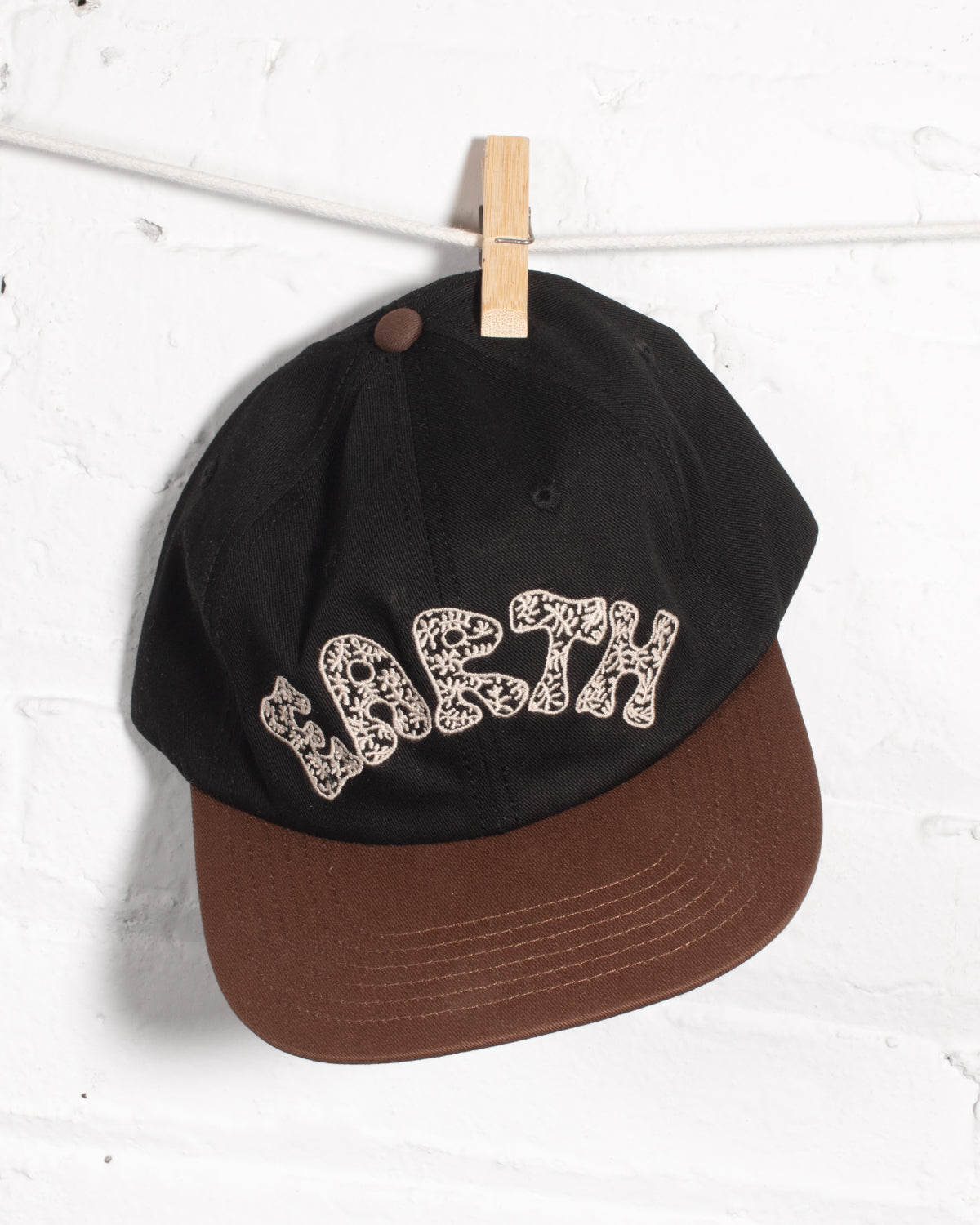 EARTH hat - brown/black