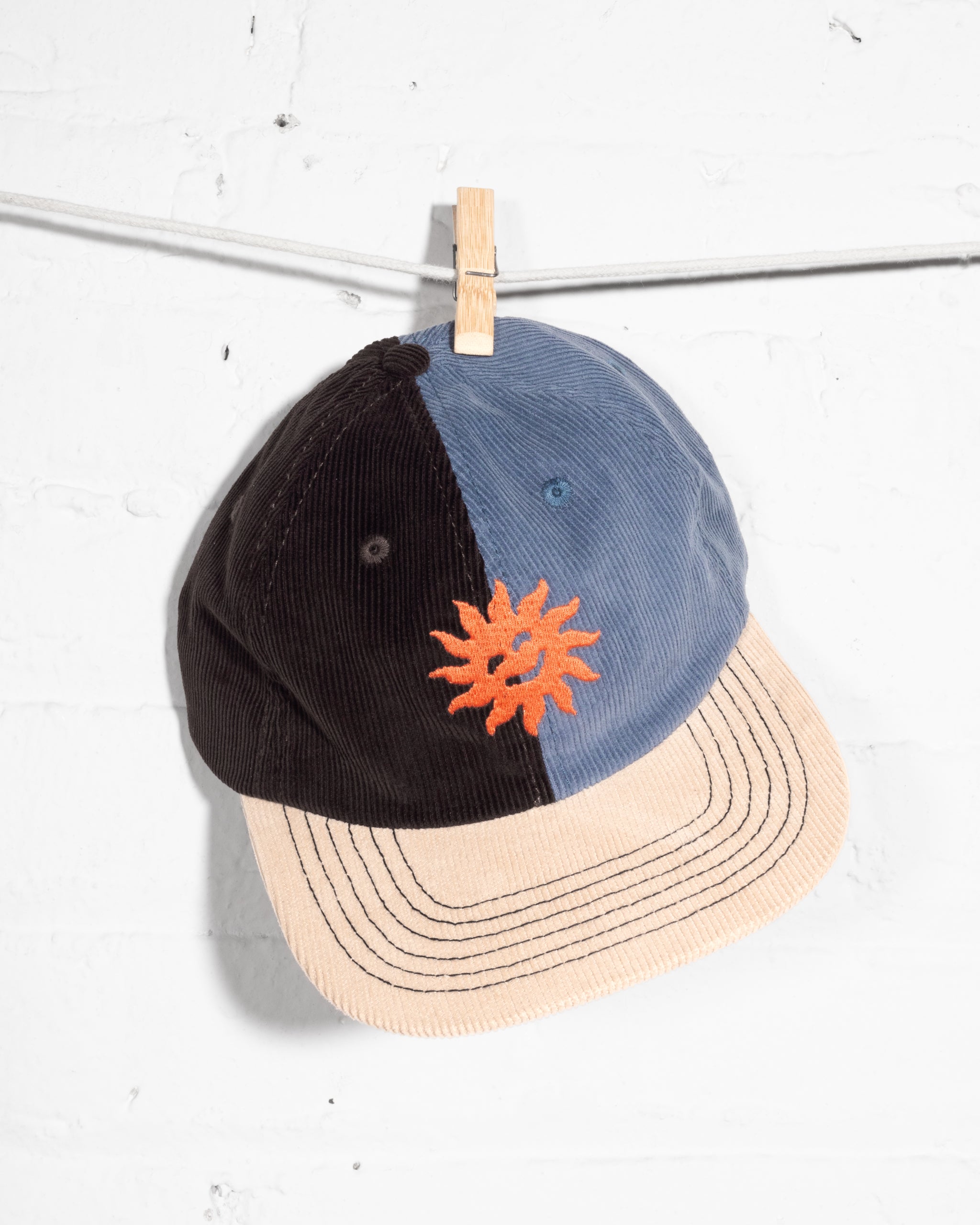 SUN corduroy hat - black/blue