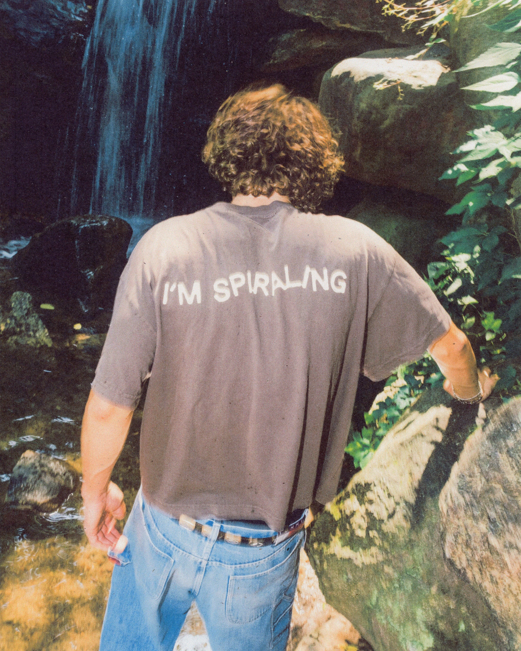 I'M SPIRALING tee - brown