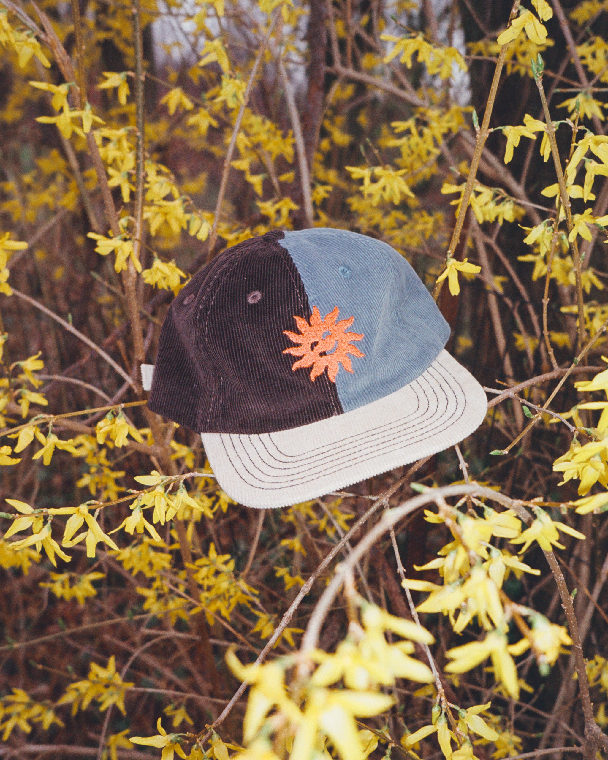 SUN corduroy hat - black/blue