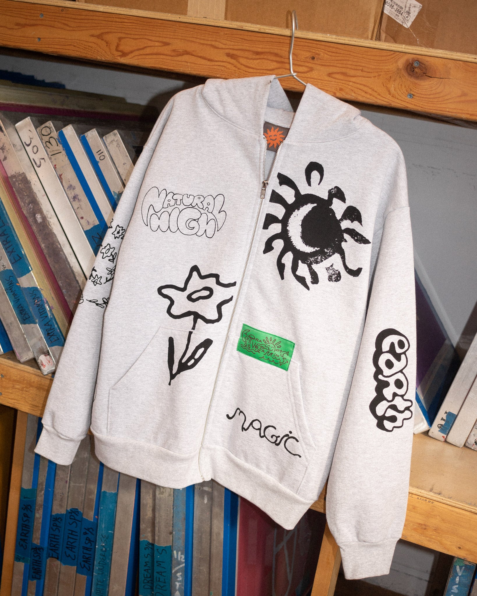 MAGIC EARTH zip hoodie - ash